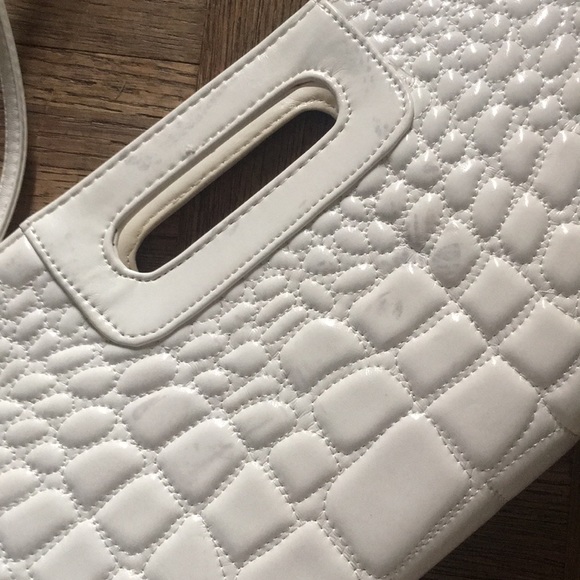 White pleather clutch with small detachable strap - Picture 4 of 4
